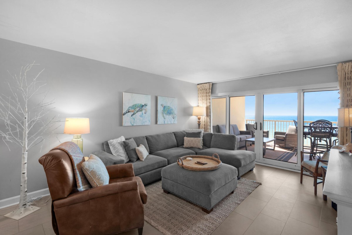 Living Area w/Ample Seating
